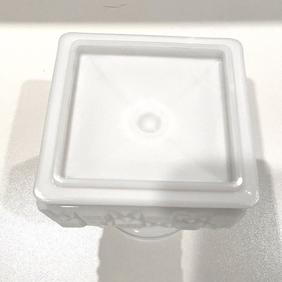 Westmoreland “Old Quilt” Milk Glass Footed Square Candy Dish w Lid. EUc - Picture 5 of 11